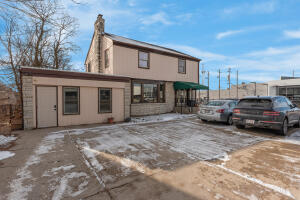 1405 W Silver Spring Dr in Glendale wi. List Price: $479,900