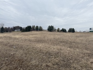 5660 W Oakwood  Rd in Franklin wi. List Price: $205,000