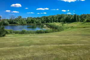 8501 S Deerwood  Ln in Franklin wi. List Price: $155,000